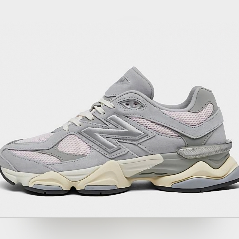 Like NEW Women's New Balance 9060 Sneakers